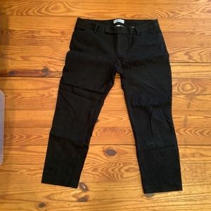 (Bin 6)  Gap, women’s pant, Slim Cropped 12R, black
